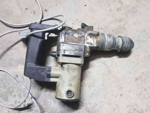 السلام عليكم اخوان دريل شغال بحاله جيده للبيع ٥٠ الف مع التوصيل 
بغداد
***********
