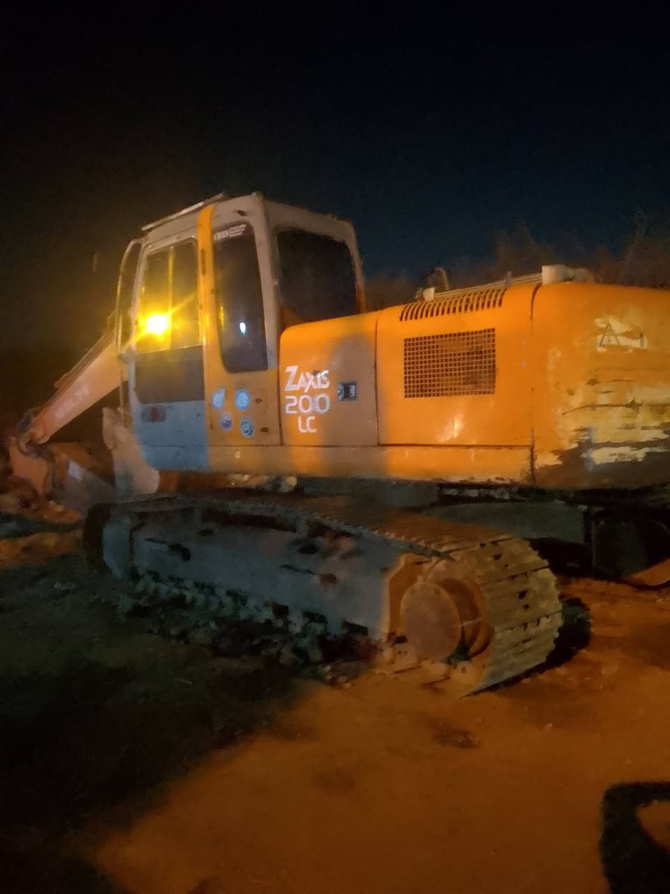 السلام عليكم حفاره للبيع زت الصي المديل 2002 
السعر250  *********** ***********
