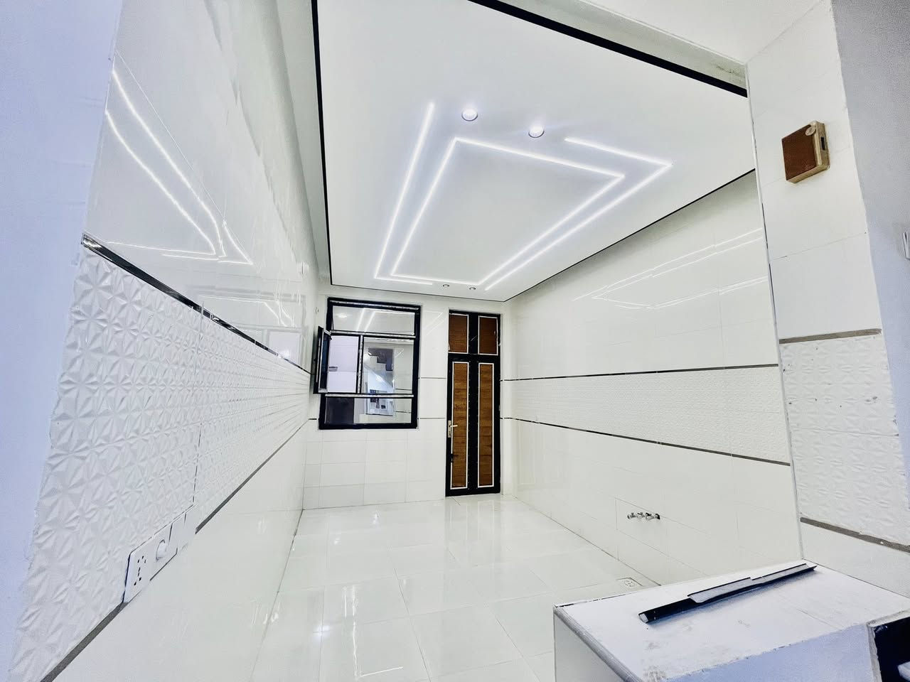 محبي الأناقة والجمال! 🏡 فرصة لا تعوض! منزل بمساحة 150 متر مربع للبيع بسعر مغري جداً 💸💸!
الموقع: النجف، ملحق قرية الغدير 🏛.
للتواصل والاستفسار: *********** 📞📞. لا تدع هذه الفرصة تفوتك!
