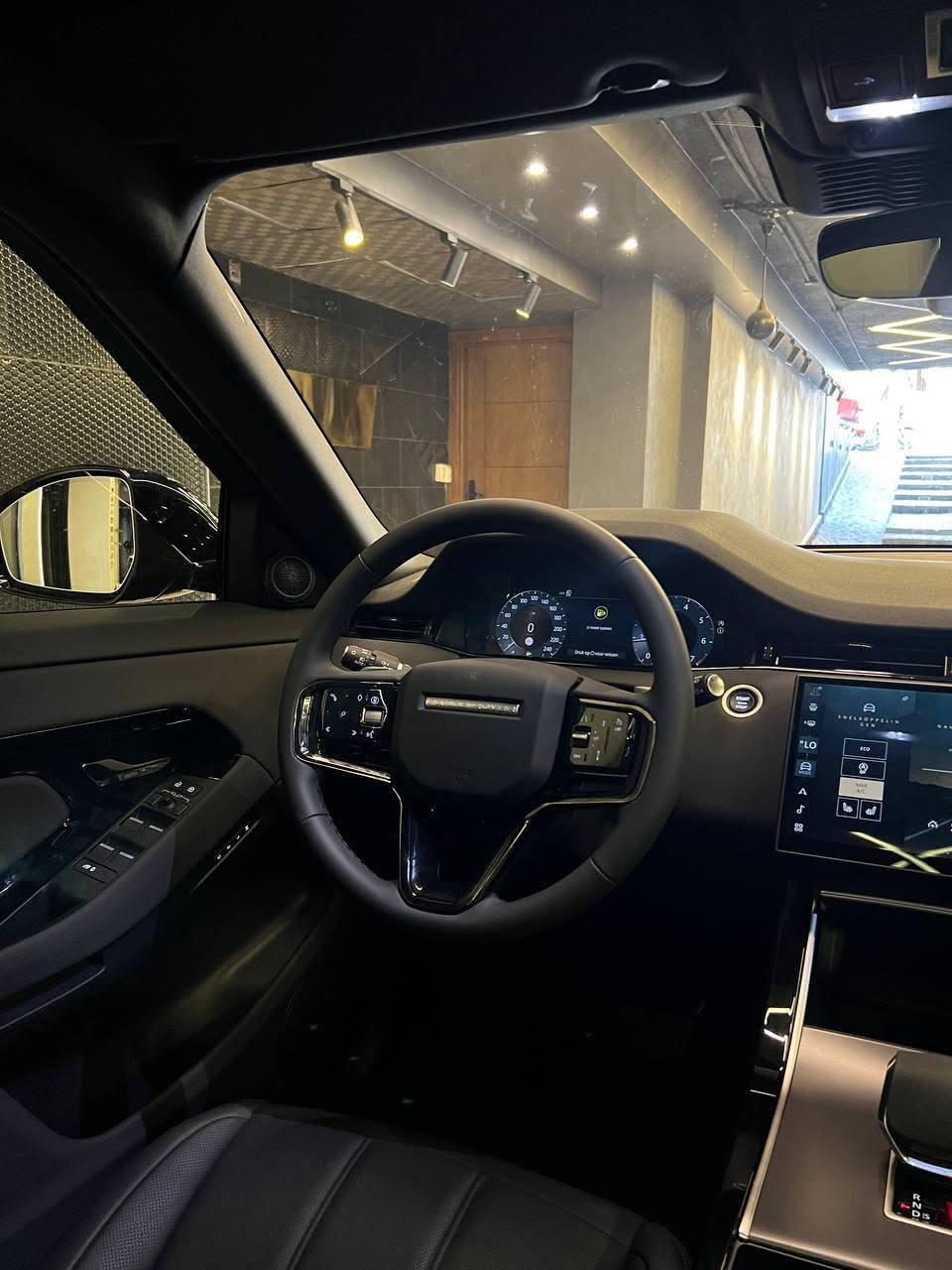 🚘 Range Rover Evoque P160 R-Dynamic
📅 موديل 2026
🆕 Zero بالكامل

✨ المواصفات:
✔️ Keyless Start
✔️ LED & Auto Headlights
✔️ Adaptive Cruise Control
✔️ Apple CarPlay & Android Auto
✔️ سقف بانوراما
✔️ جنوط 19 إنش
✔️ كراسي كهرباء + Memory
✔️ كاميرات 360°
✔️ تصميم R-Dynamic الرياضي الفاخر

سيارة تجمع بين الفخامة، الأداء، وأحدث وسائل الراحة والتكنولوجيا، بحالة زيرو وجاهزة للاستلام.

📩 للتواصل والاستفسار: خاص.


**إذا كنت صاحب هذا الإعلان وتريد حذفه لأي سبب، رجاءا أرسل رسالة إلى الدعم الفني**