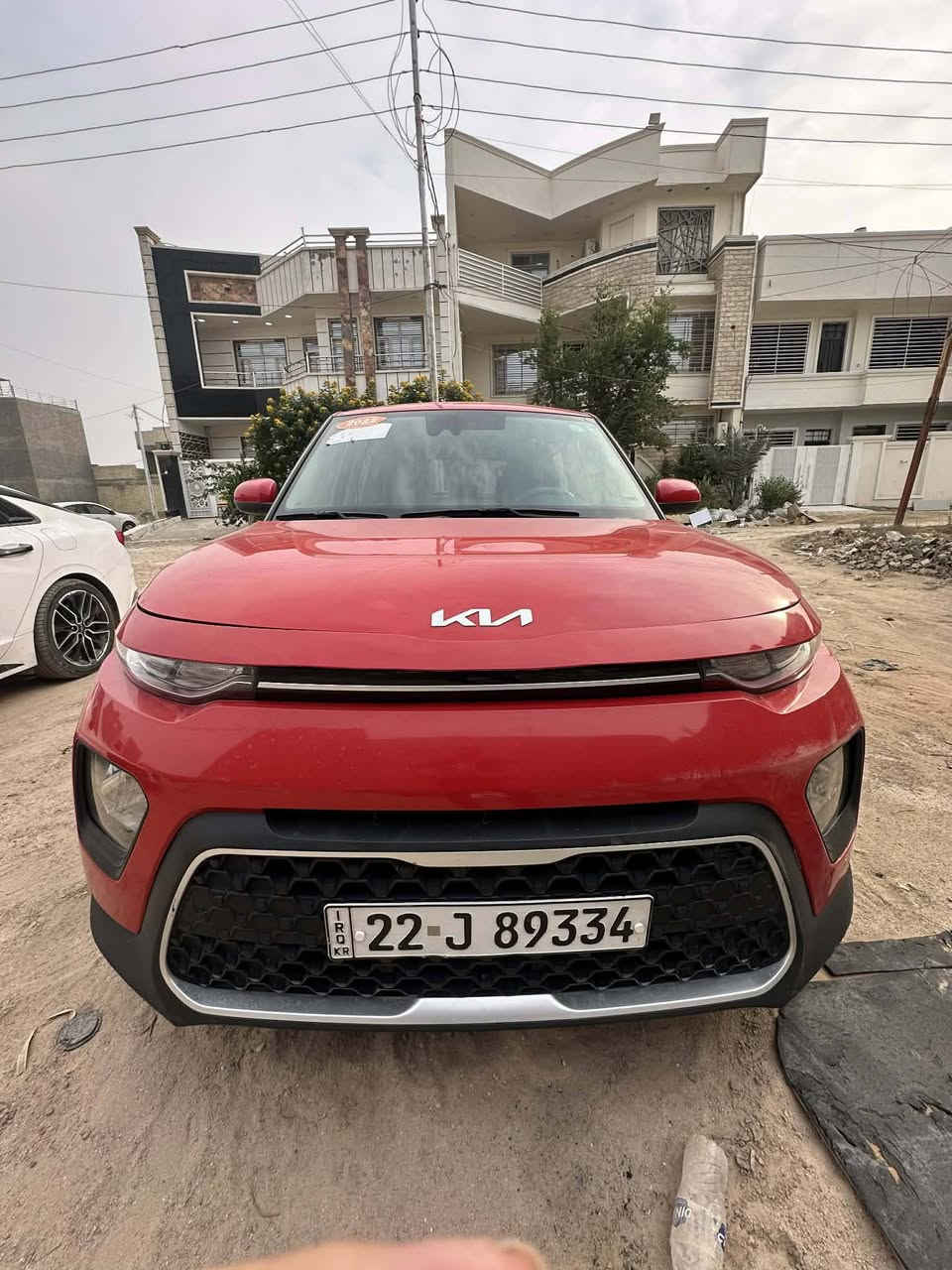 السلام عليكم كيا صول موديل 2022 وارد امريكي ماشية ،45 الف ميل رقم اربيل الدولي باسمي حادثه جانبي وسطحي غير مؤثر لا على المحرك ولا على الداخل  بنيد وجاملغ اليسار معدل البارد ومبدل باب السائق بنفس اللون ومعدل الباب الخلفي السائق أيضا البارد.   ويوجد طخة خفيفة وسطحية شخط البابتين في الجانب الأيمن بالعراق وكما موضح في الصور  السيارة استخدام بيت  وجاهزة من كلشي تبريد ثلج تحكم ستيرن جهتيت ثلاثة أنظمة قيادة انطفاء ذاتي عند التوقف    السعر 138 الف وبيها مجال بسيط رقم الهاتف ***********  بغداد  الدورة قرب المصفى
