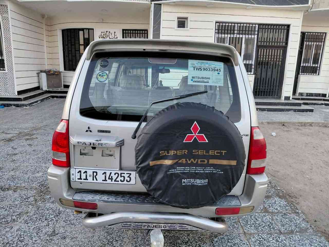 السلام عليكم باجيرو موديل 2003 رقم بغداد نكليزي تحويل ثاني يوم سنويه لغايه 2030 هزه جديده اخوان راح اطيكم تفاصيل السياره كامله مكينه كير حداديه تخم تاير كهربائيات تبرد مكفولات السياره بيها منضومه مال غاز تشتغل غاز وبانزين السياره مكفوله من ضربه وصبغ وتبديل السياره كل نقص مابيها جاهزه برغي ماعايزه  السعر 87 بيها مجال شي بسيط رقم الهاتف *********** اخوان مكاني كربله
