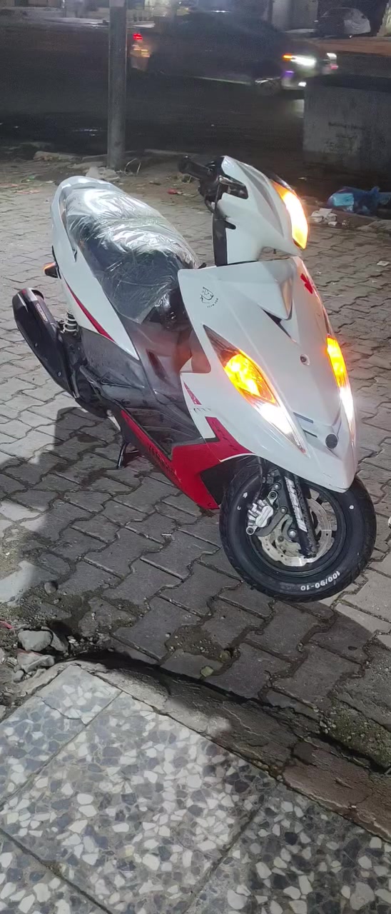 سلام عليكم هاي دراجه بس للي فكر ينزل رامبه مو الي رايد مال شارع ماشي
دراجه جيتي ار هاي الفديوات اليوم اخذتهم إله ساعه بل واحده دراجه شرط تجي شوفه حلا من الفيديو وحفظ هاذ الكلام يمك ترط جيب ويا دريل تفتح كفرات نبدي بيه من داخل من ضفيره الا مزلوغ واير منه تعاتبني حلو احلو وانت تحكم بعد من هاذ الحجي اليوم غسلته وبدلت دهن ام زويل وبلك انجيكي ياباني اصلي مو تقليد دشبول ٣ الوان صندوك بيه جك يفتح يصعد من وحده   وعبيت إله ٧ الترات بانزين دبه وبطل  وطولت بل كلام اسف

دراجه رايده 1300

مكاني بغداد مدينه الصدر راقم ***********
