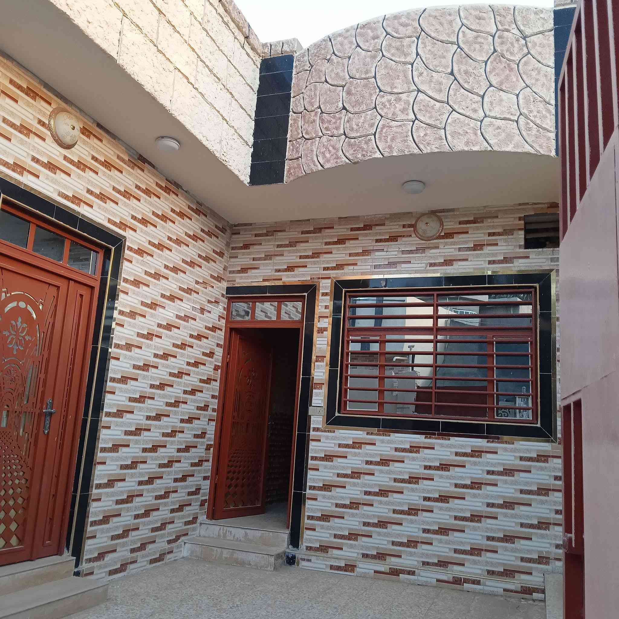 دار للبيع مفرق تلكيف مقابل 
جمعيه نور
مساحه ١٦٠ متر طابق واحد
استقبال ومطبخ وهول 
وغرفتين نوم 
وصحيات
دار زيرو تسليم فوري
زراعي نموذج ٢٥ حق تصرف
بي كرت بلديه
خدمات ماء كهرباء تبليط
***********
