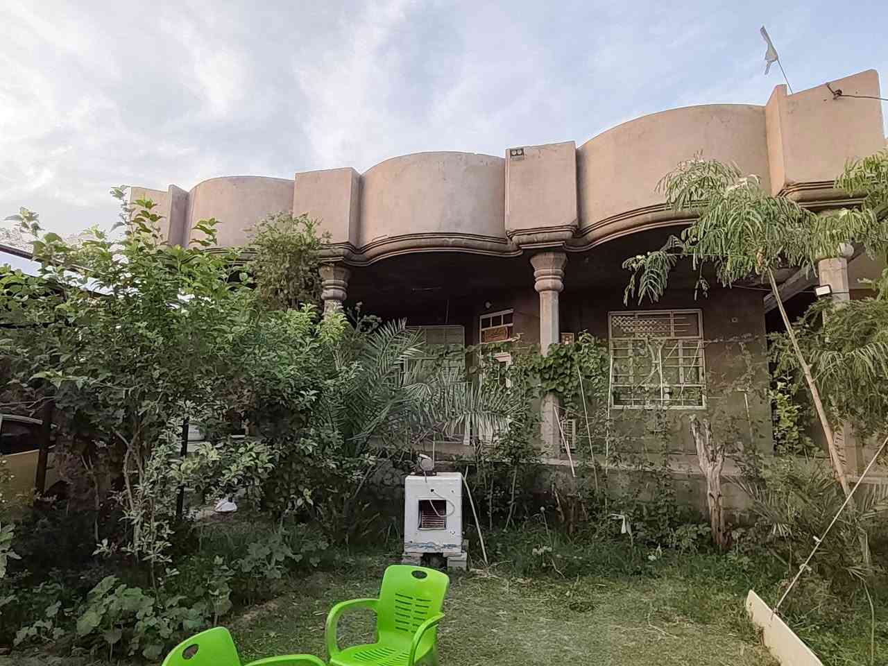 بيت مساحته 450 م للبيع او المراوس يحتوي على غرفتين نوم و استقبال و صالة و مطبخ اضافة الى حديقة كبيرة و كراج سيارة السطح  مغلف بالكامل بالايزوكام الحديث المانع للحرارة و الرطوبة بالاضافة الى قطعة بجانب البيت مساحتها تقريبا 150 متر و اقل
العنوان :-  تقاطع الوجيهية خلف محطة اللمحة المشيدة (محطه فوزي) و مجاور مدينة الالعاب الجديدة
للأستفسار التواصل على الواتساب
***********

@الجميع
