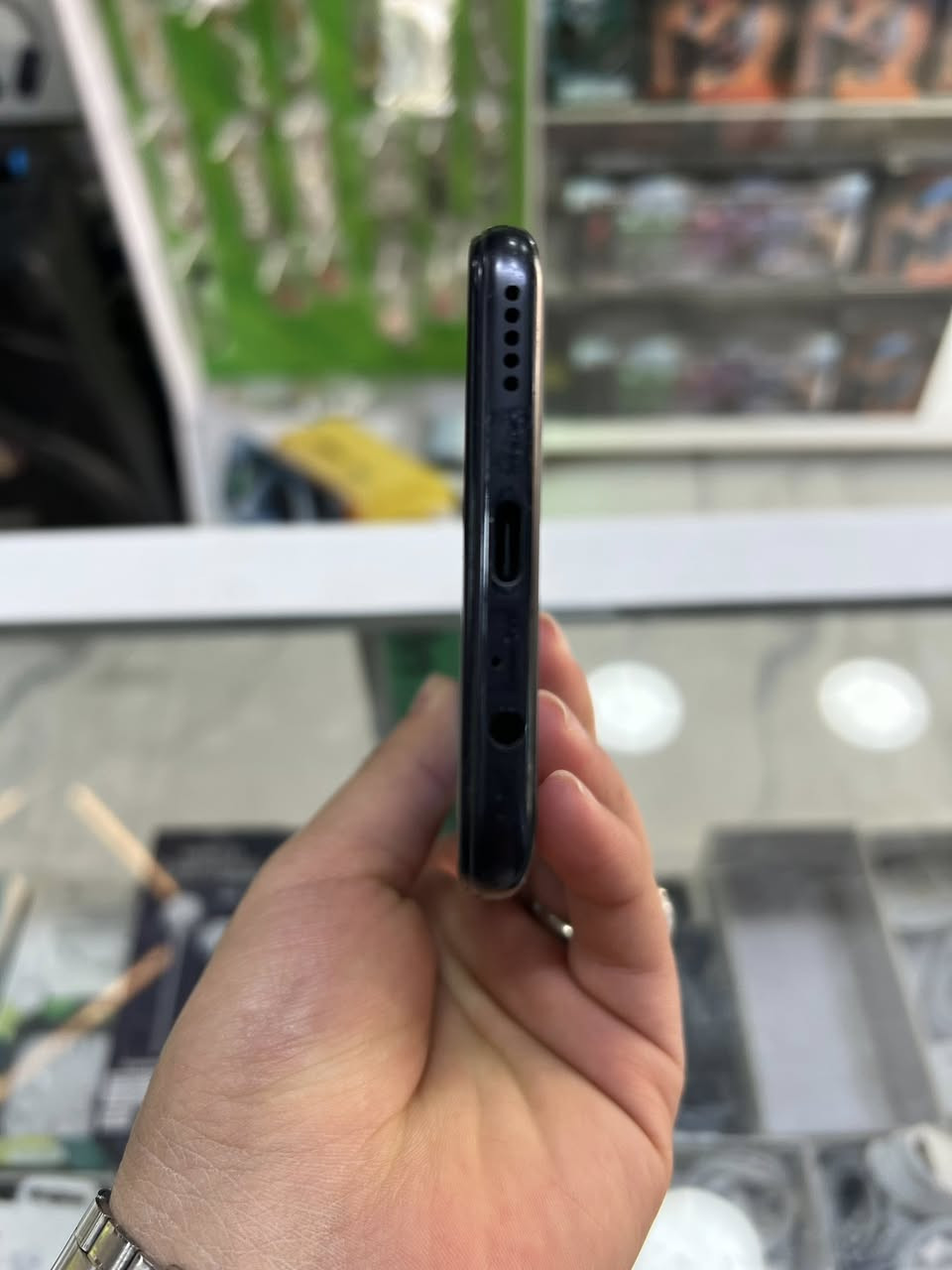 السلام عليكم جهاز y9sالمرغوب والغوي ذاكره128رام6جهاز شرط نضيف بمعنه الكلمه فقط كارتون بدون شاحنه السعر125مكتب حسين فون***********
