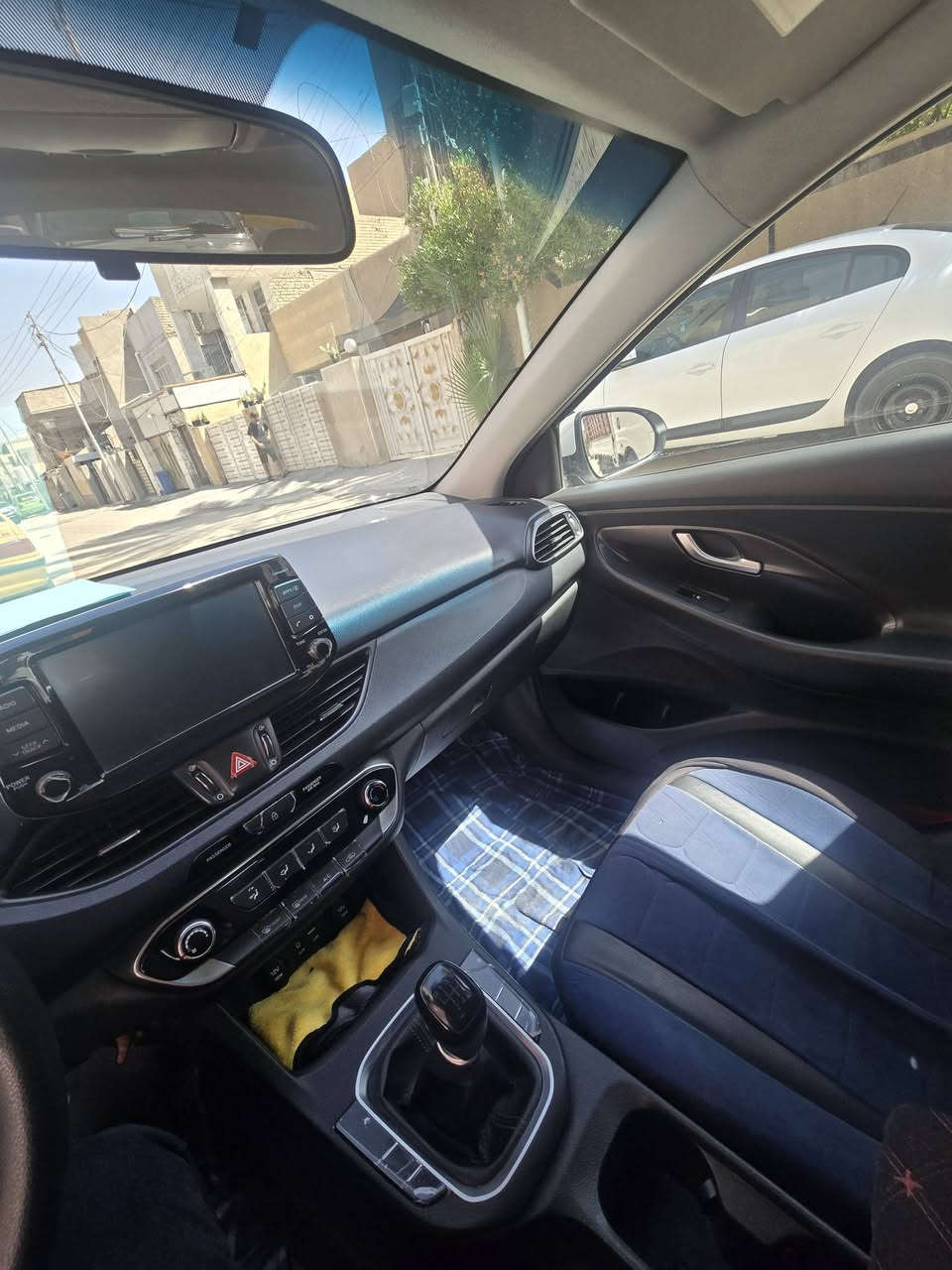 للبيع النترا gt 2018 كير عادي كير عادي
محرك ٢٠٠٠ بيها ٣ قطع صبغ
صور الحادث موجوده 
لالغد ولاشاصي 
بيها مكانات بارد بالجاملغ الخلفي والباب
شاشه كار بلي انرويد اوتو 
كير محرك تبريد كله جاهز
رقم بغداد باسمي 
سنويه جديده وهزه جديده
السعر 78 وبيها مجال
مكان السياره بغداد المشتل 
للاستفسار 
***********
