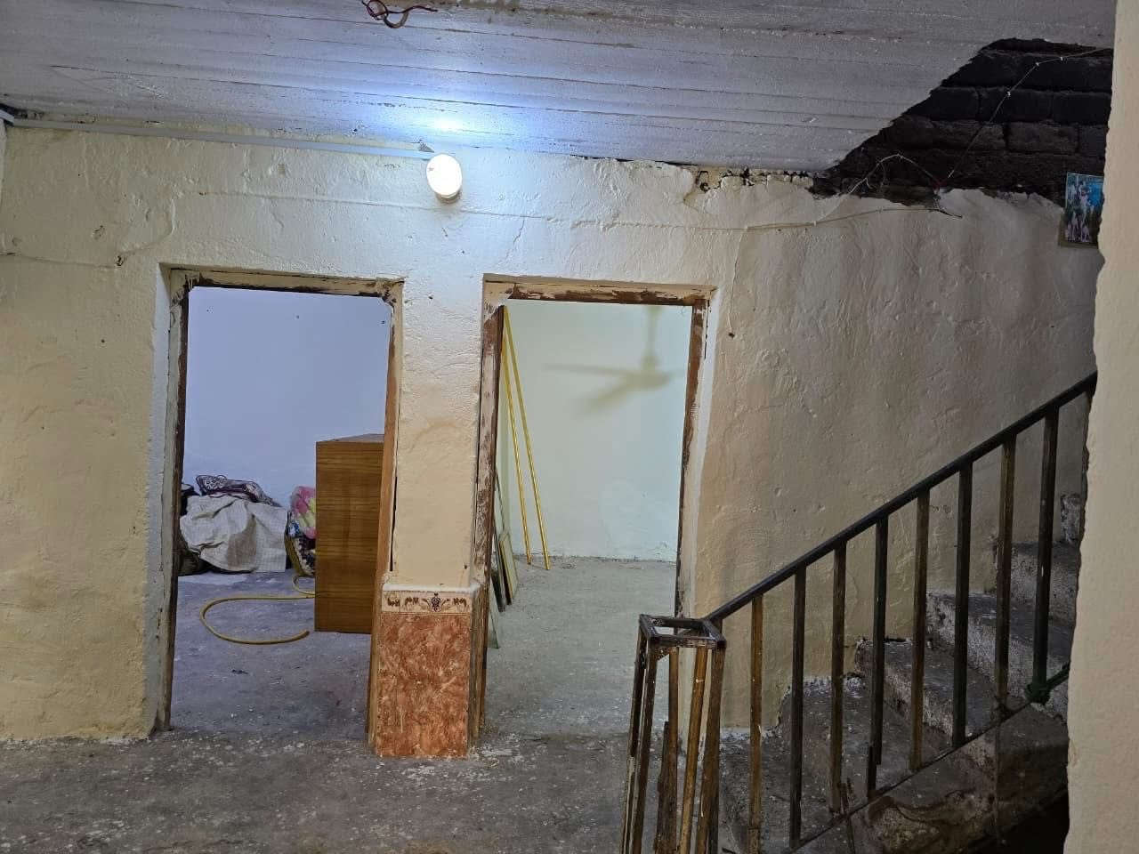 بيت للبيع طابو ملك صرف تحويل ثاني يوم مدفوع ماء وكهرباء  مصفر
عل المستطيل داخل قرب مدرسة غزة وجامع المصطفى 
غرفتين وهول وموزع ومطبخ وحمام وتواليت وديوانية وبالسطح غرفة 
السعر 97مليون وبي مجال بسيط جدا رقم ***********
