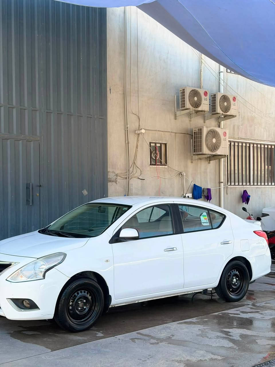 لسلام عليكم 
نيسان صني هندي موديل 2022 ماشيه 110كيلو متر
رقم أربيل سنويه ل2027 سيارة نضيفه 
تحويل وكاله بشرط 
مكان السيارة اربيل 
*********** واتساب او ماسنجر
