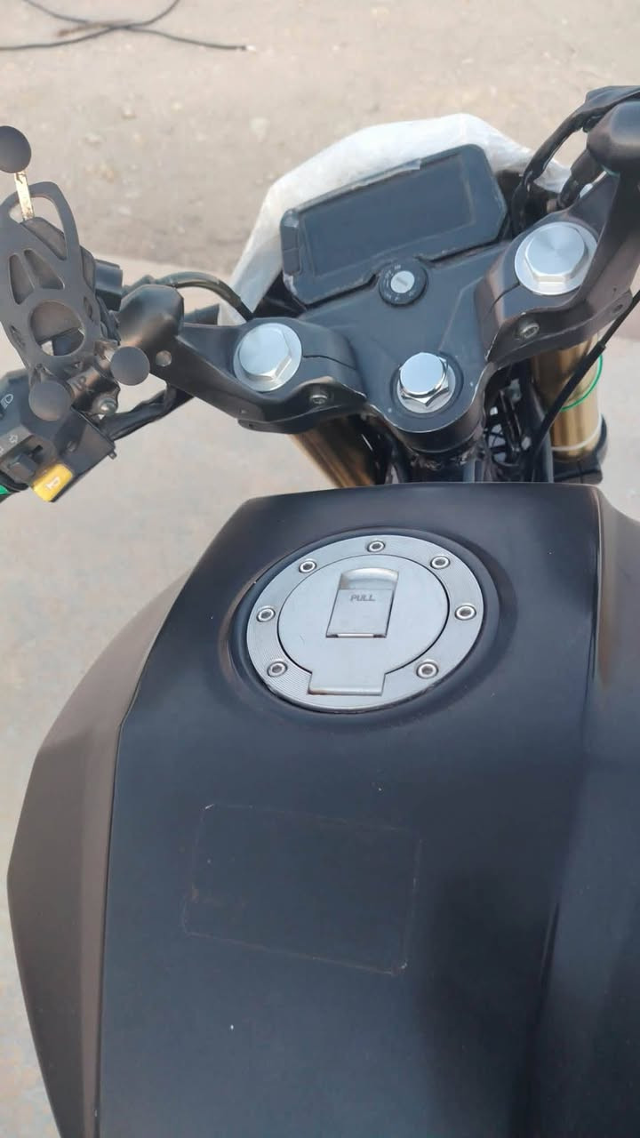 هايوشه.DRمحرم200. 6كير لماطور جديد نقص بس شاشه وشفقه وصينه عليهن وراح يصلن  سعر 1300 وبي مجال بسيط االمكان حديثه رقم صاحب دراجه ***********
