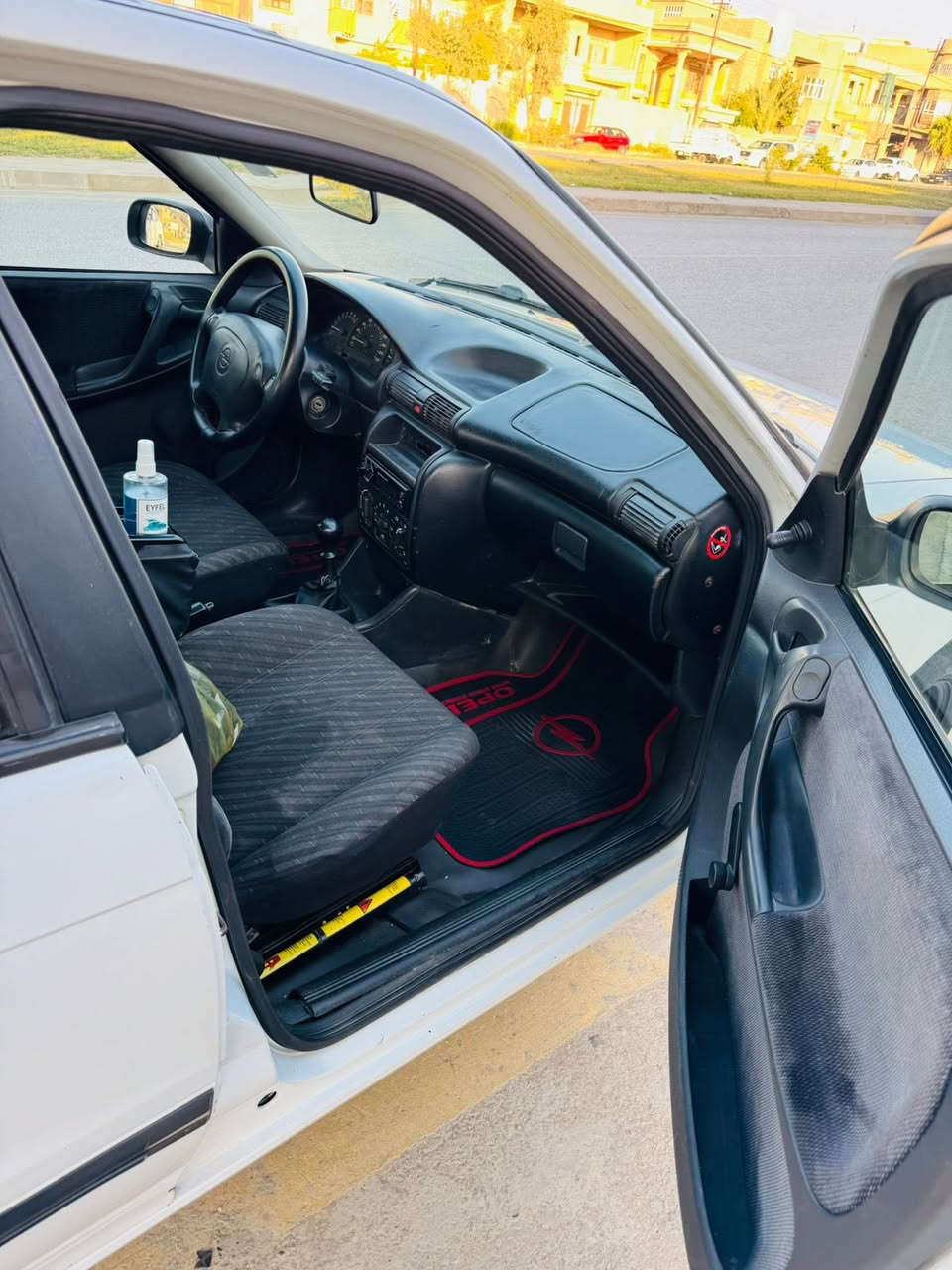 سلام عليكم أسترا موديل 95 محرك كير شرط رقم جديد كربون بنزين شرطة تحويل السعر 40 بيها مجال بسيط  ***********
‭0771 952 6813‬
