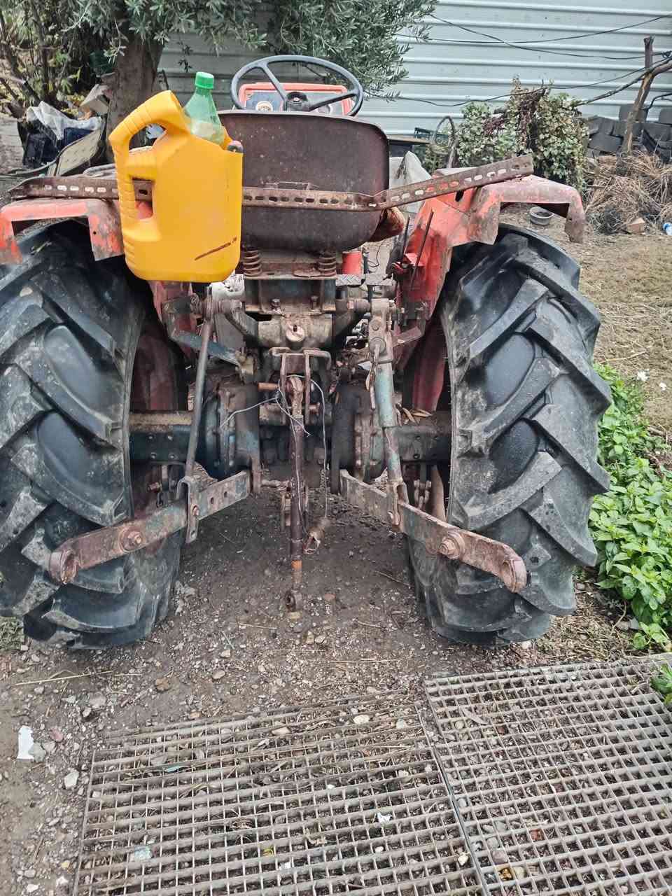 السلام عليكم ورحمة الله وبركاته مكينة كابوتا موديل ٩٠ بيه مكينه تبخر تصرف وراها رفاسة تشتغل نكرة تخم تايرات جدد السعر خمس ملايين ونص العنوان الطارمية هاتف ***********
