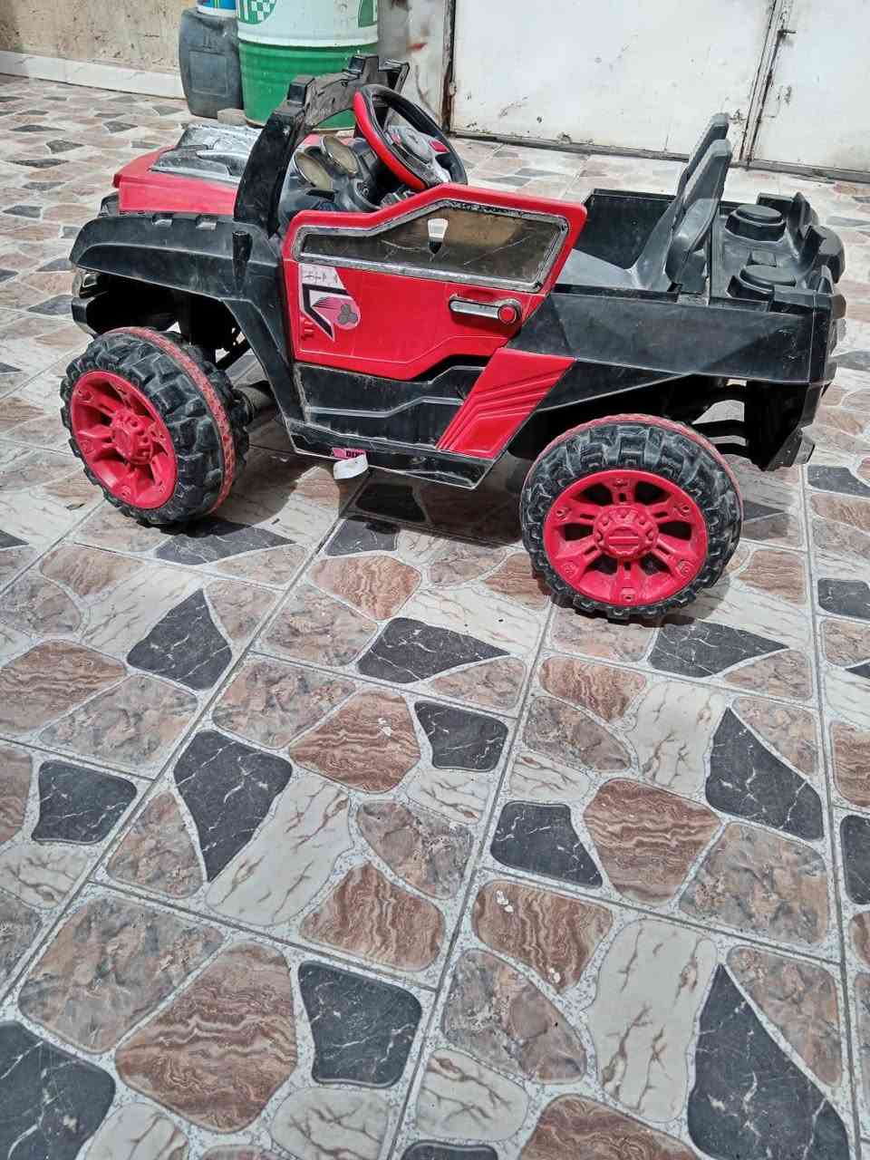 سلام عليكم سيارت لبيع مابيع وحده ثنينهن الحمره عوزها باتري والثانيه مادري شنوو بيها المكان كربلاء السعر 40وبيهن مجال ‏‪***********‬‏
