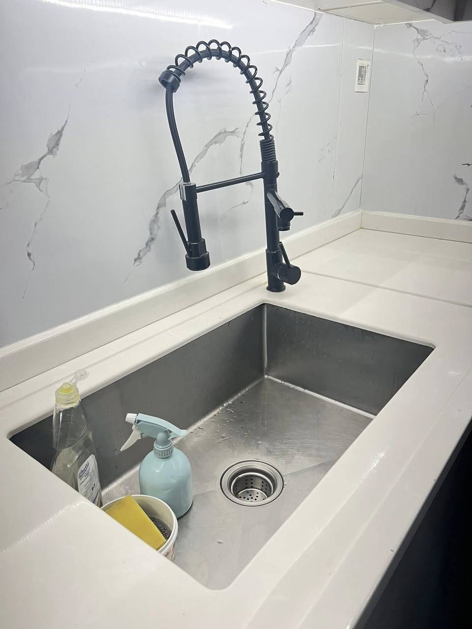 كاونتر كامل مع ملحق مع مخزن فوك الملحق ويا طباخ ومرشحه 

سويته بدون اجهزه كله ٨ ملايين ونص
الداخل HDF مقاوم للرطوبة
الخارج بالون ارقى نوعيه سويته 
وبعده جديد والله 
الاجهزه كلها DLC وغاليه عليه والله
اشريتها من الكرادة وحد عن الكاونتر كلفتني

الفرن المايكرو الغساله الثلاجه انباعوا 📍
للاستفسار الرجاء الاتصال على هذا الرقم ***********
غير متفرغين للرد على الرسائل
