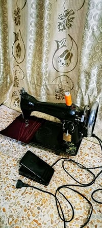 مكينه خياطه الاصليه  بدون ميز ؟  شغاله سعرها 55 مع توصيل 07502082909) ...