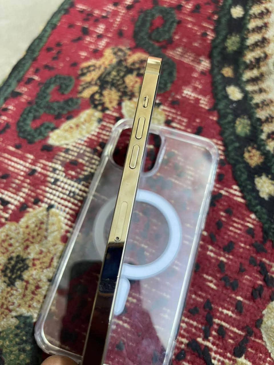 يا الله السلام عليكم ايفون 12 برو ماكس جهاز نضيف جداً فقط مبدل شاشة اصلية 120 هيرتز (فريم) 
ذاكرة 128 
بطارية 75 بلادية
الكاميرا بالزوم الثالث تهتز فقط 
سعرة 380 
بغداد مدينة الصدر  ***********
