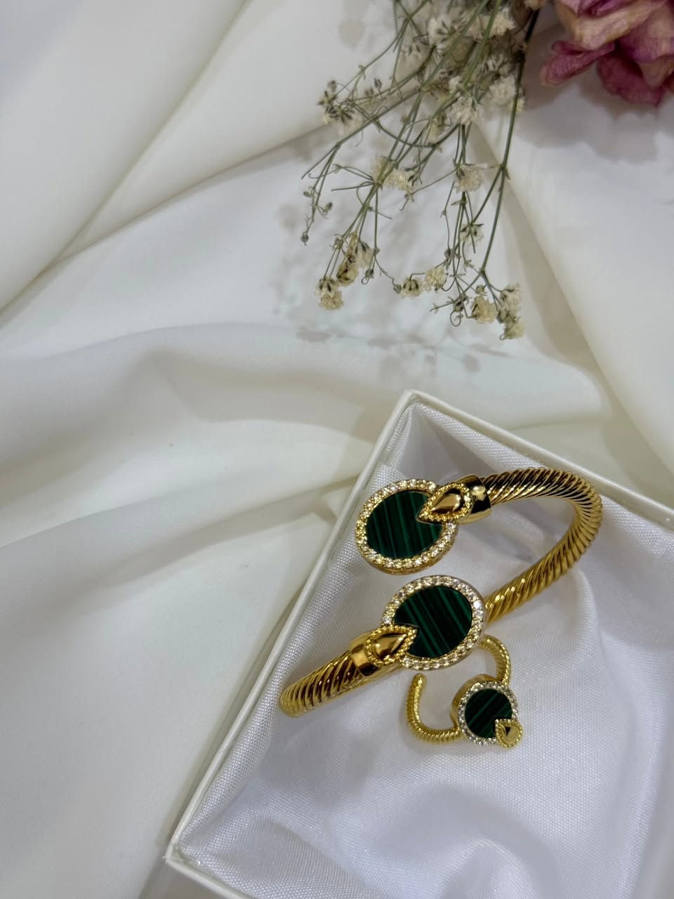 طقم سوار + محبس طلاء ثابت مقاوم للماء✨
السعر 10.000 فقط ✨

للطلب والاستفسار دايركت 
.
.
.
المثنـى📍
يوجد توصيل لكافة المحافظات 🚕⁩


**إذا كنت صاحب هذا الإعلان وتريد حذفه لأي سبب، رجاءا أرسل رسالة إلى الدعم الفني**