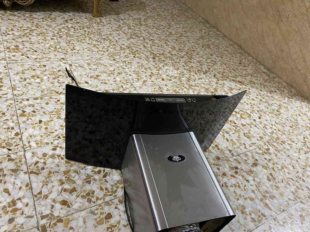 للبيع  مبرده ام الخرطوم  حجم كبير استعمال قليل 
جاهزه بدون نقص سعرها ٢٤٠. الف

ساحبه طباخ شبه الجديده مع الخرطوم 
سرعتين قويه  وشغاله سعرها  ٦٠  الف 

مكاني بغداد الوزيريه. هذه رقمي ***********
وبل خدمه
