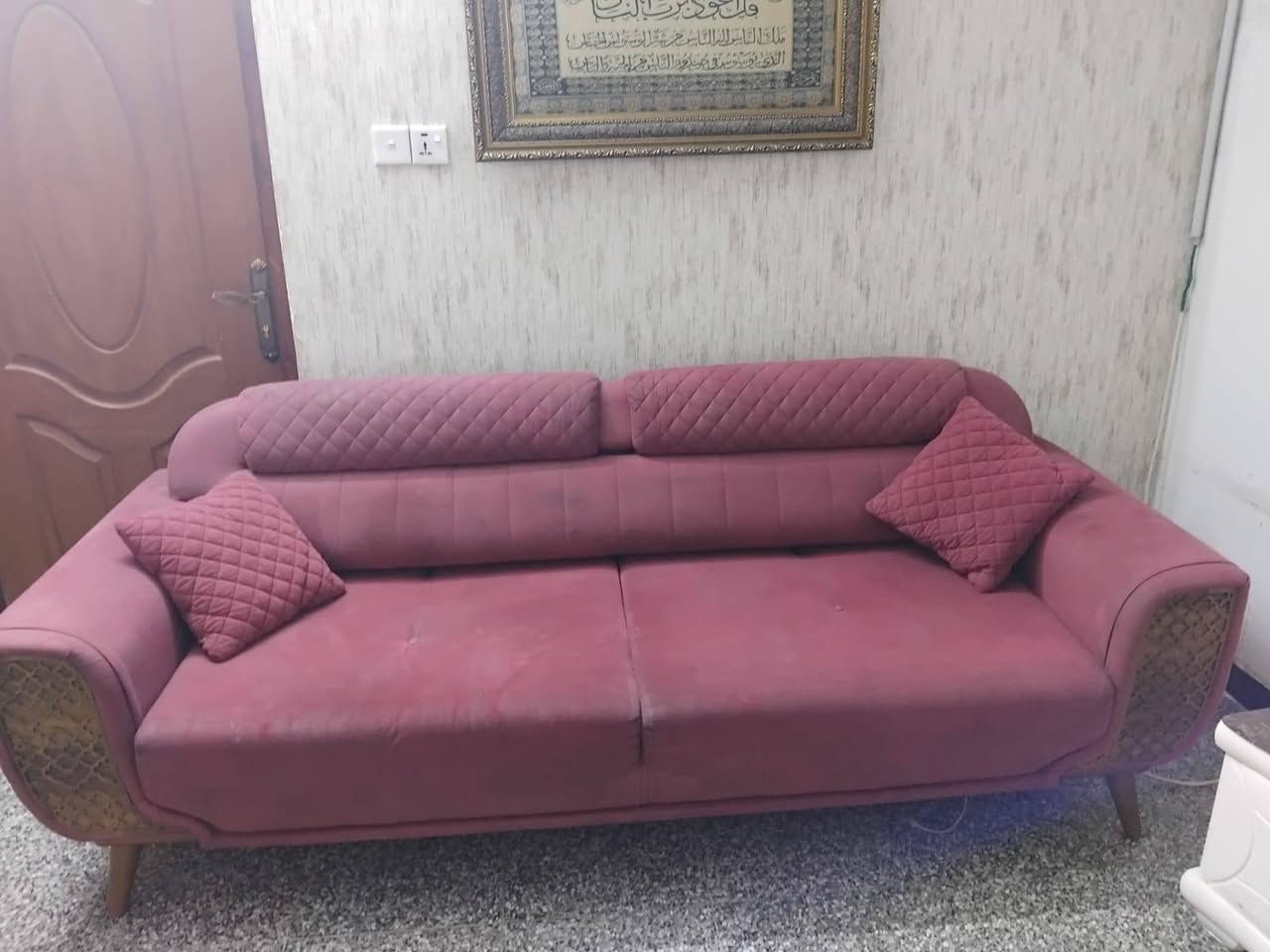 السلام عليكم
تخم تركي يتحول سرير ٨ مقاعد خشب زان 
كاونتر وملحق كامل 
طباخ 
ساحبه للبيع


**إذا كنت صاحب هذا الإعلان وتريد حذفه لأي سبب، رجاءا أرسل رسالة إلى الدعم الفني**
