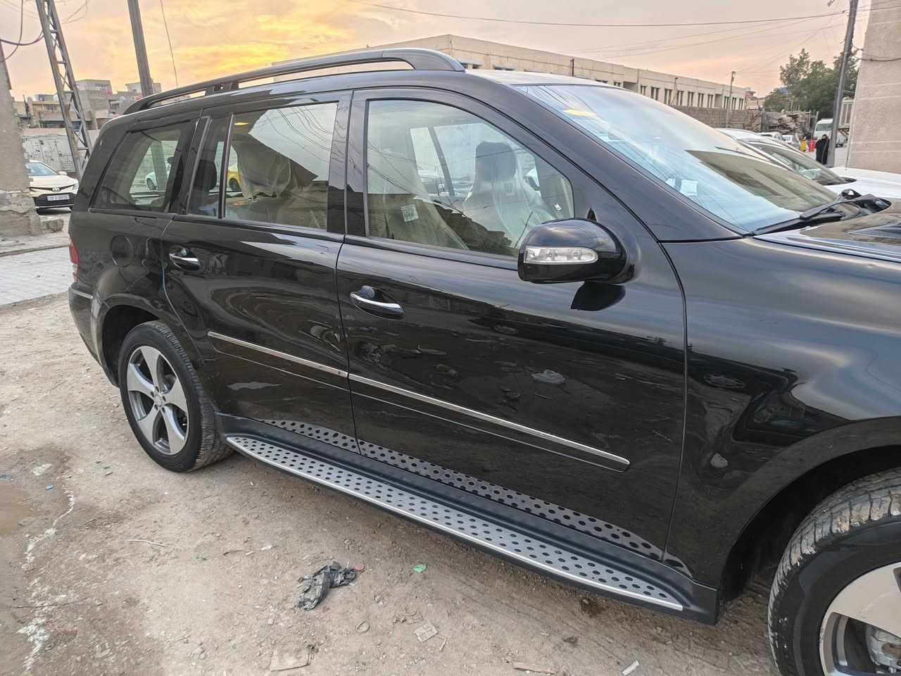 السلام عليكم مرسيدس للبيع او مراوس GL 450 فول مواصفات السيارة مكفولة كفالة عامة من الضربة او الصبغ السيارة جوبلس مكينة وكير كفالة جاهزة حدادية جديدة جاهزة عل اخر حباية رقم ***********
