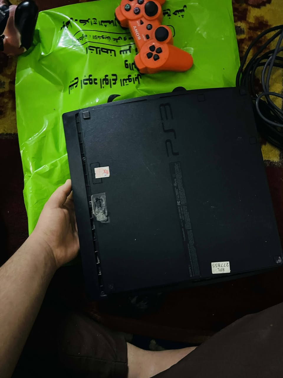 السلام عليكم اخوتي بلي 3 مستعمل والجهاز بي العاب خير من الله ومعا يدات ثنين كامل ملحقات السعر150 مكاني موصل جانب الأيمن للتواصل***********
