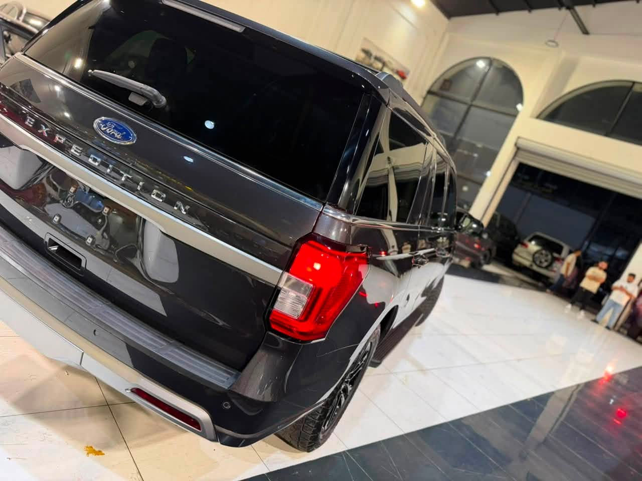 السلام عليكم
فورد اكسبديشن للبيع 

موديل 2024 

موصفات XLT بلاس 

بنوراما 

4x4

كشن تبريد /حار 

باقي موصفات موجودة بصور 

شاصي قصير 

صبخ قطعتين بنيد و جملخ جهد السكن 

فحص و هزه 100/100 
ماشيه 26.000مايل 

سعره 28.500$ 

بدون رقم 

العنوان أربيل 

للتفاصيل اكثر 

*********** وتساب 

*********** وتساب
