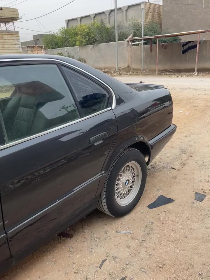 السلام عليكم
BMW 
 525
اصل بليته وسنويه ومحرك بغدادبأسمي سنويه نهايه 26
فتحه سقف طكتين حداديه تبريد كهربائيات كله جاهزه بدون ضربه بدون خياس 
تحويره غاز حكومي مع كارت الصيانه سياره جاهزه مال جناي السعر 58 وبيها مجال العنوان ديوانيه قضاء المهناويه رقم موبايل ***********
