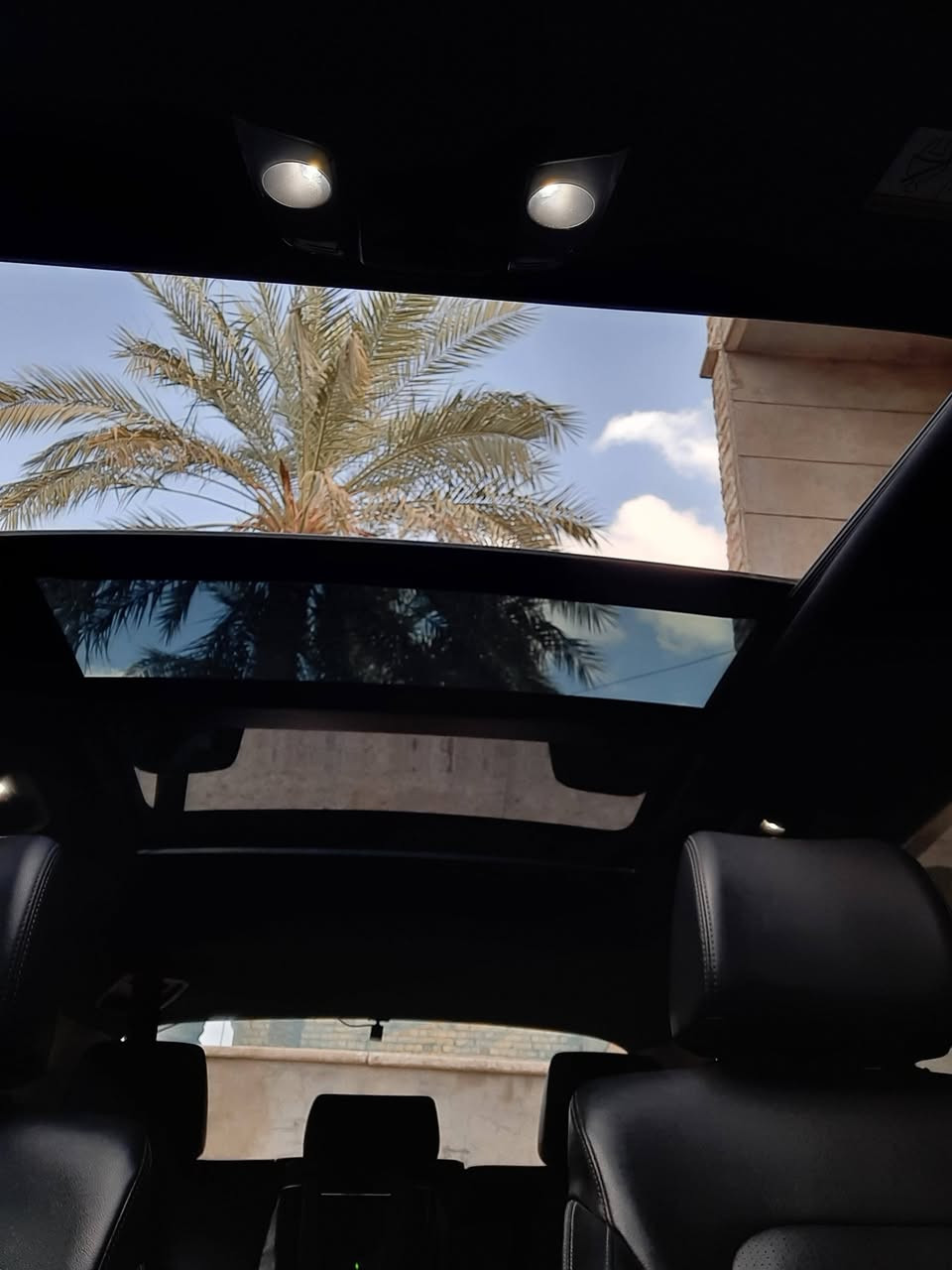 السلام عليكم
كيا سبورتج 2022 وارد امريكي (بلاك ادشن) ومعروفه مواصفاته فول للاخير عدا البصمة صور الحادث بالمنشور 
رقم أربيل باسمي
السعر ٢٠٥
مواصفاتها
1 بانورما 
2 محرك 2400 GDi
3 تبريد قطعتين
4 ستيرن رياض حرف D
5 فول تحكم ستيرن
6 شفتات سرعة وقيادة ذاتية
7 ثلاث انظمة قيادة 
8 مثبت سرعة
9 كشنات جلد كلها اسود الامامي تحكم كهرباء
10 رادارت
11 تحديد مسار
12 نظام منحدرات
13 مري كهرباء شفط واشاير بالمري
14 فور ويل
15 نقطة عمياء
16 ويل كب اسود رياضي حجم 18
17 ماشية ٦٦ ميل
18 شاشة اعطال
19 شاشة ابل وكار بلي
العنوان بغداد للستفسار ***********
