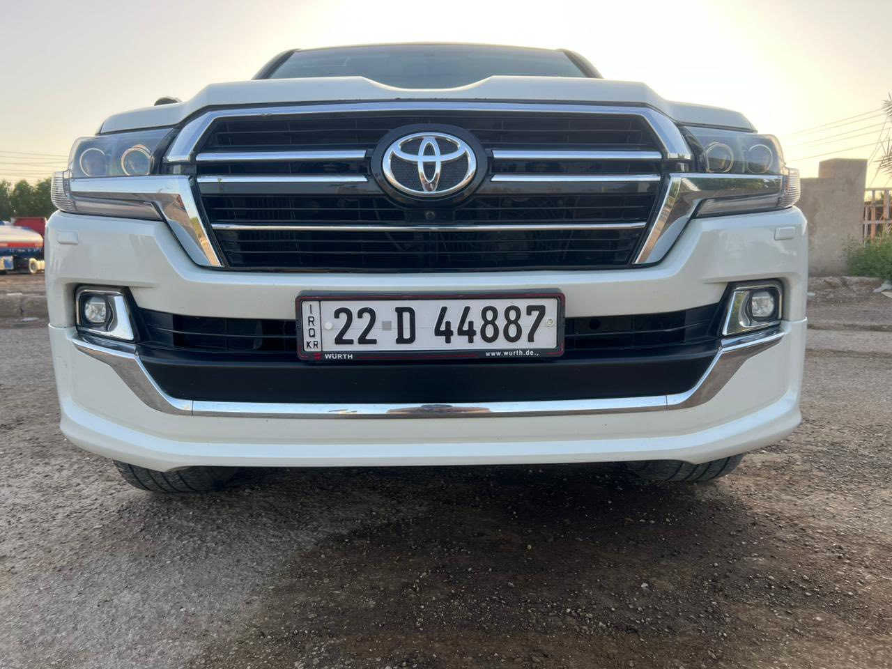 السلام عليكم لاندكروز ٢٠١٦للبيع بيهة خمس قطع صبغ دواخل مابيهة صبغ مكان بغداد فلكة سلمان باك 
***********
