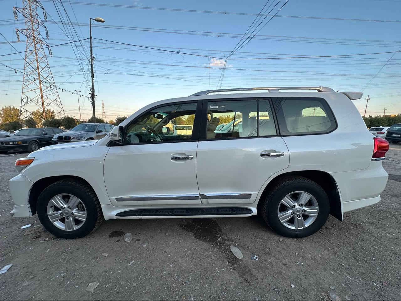 السلام عليكم  
لاندكروز 2015 🚘
6 سلندر رقم بغداد  مشروع وطني 
ماشيه ١36 الف كيلو 
اللون ابيض صدفي
سلايت روف 
فور ويل 
ابواب بصمتين
كشنات جلد 
كشن كهرباء 3دكم
اشاير مري
جام اوتو
لايت زنون 
تبريد ثلاث قطع 
ثلاجه
‏‎تحكم استيرن
تشغيل عن بعد 
(( الجاملغ اليمنه مبدل اصلي والدعاميه ))
مواصفاته معروفه  
السعر 42 الف
السيارة جديدة بمعنا الكلمة 🔥
مكان السيارة :بغداد /الغزالية 🏡
للاستفسار ***********  بي واتساب بغداد, العراق
