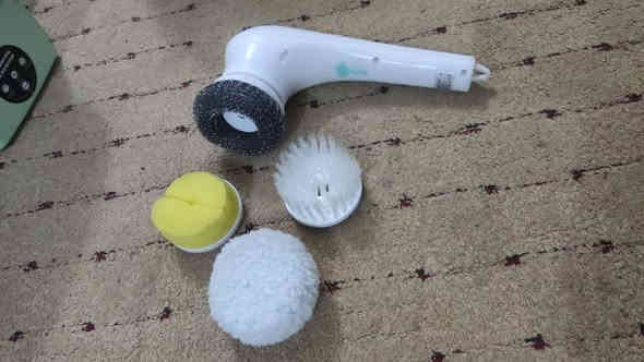 السلام عليكم غراض بالة اوربيه للبيع بيها هواي شغلات حلوه مثل مموضح بالصور ، غسالة ملابس وتصير تكرمون للاحذيه و فرشاة اسنان كهربائيه ماوس وليزر وخلاط عالشحن وخير من الله 
من غراض
المكان كربلاء ***********
