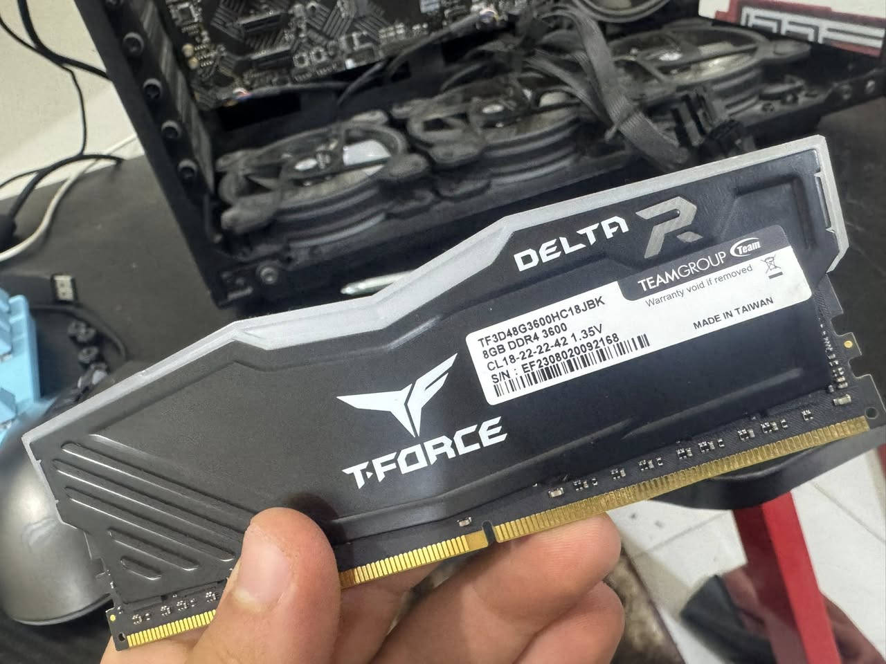 حاسبة للبيع كاملة او تفصيخ 
1-Gpu Rtx 3070ti ASUS tuf 
475 الف قفل 
________________________
2- m.b + cpu + cooler 
B660 msi pro + i5 12400f +240 كولر 
350 الف 
________________________
Power 700w fsp 
75 الف 
________________________
Ram t force 8x4 32gb 3600hz
سعر الكت 16gb 135 الف قفل 
________________________
شاشة Aoc 
2k 170hz
27 حجم
السعر 225 الف قفل 
________________________
سعر القطع مليون و 395 
تاخذها كامل احسبلكياها مليون و200

اي استفسار خاص 
***********
واتساب او اتصال 🤍
