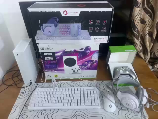 السلام عليكم أكسبوكس سيريس اس نص تيرا
جهاز نظيف 100% ممفتوح ولا شخط بي مستعمل شي قليل اخذتة نهاية ٢٥ طك كارتونة ويا اثنين جوستك الاصلية والثانية
جوستك سعرها 100 الف موجود الباركورد على الجوستك مثل ما موضح 
مع كيبورد وماوس من شركة كيم أون 
ويا يو بي أس أيضا 
السعر 490 
ممتواجد فيس أبد فيس ممتواجد 
*********** 
*********** واتساب
