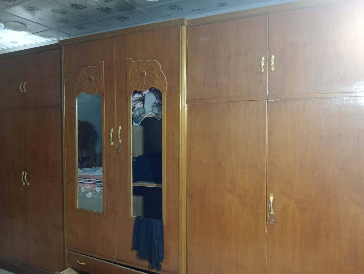 غرفه للبيع سعره 400 وبيه مجال مكان الخالص *********** ابو سجاد
