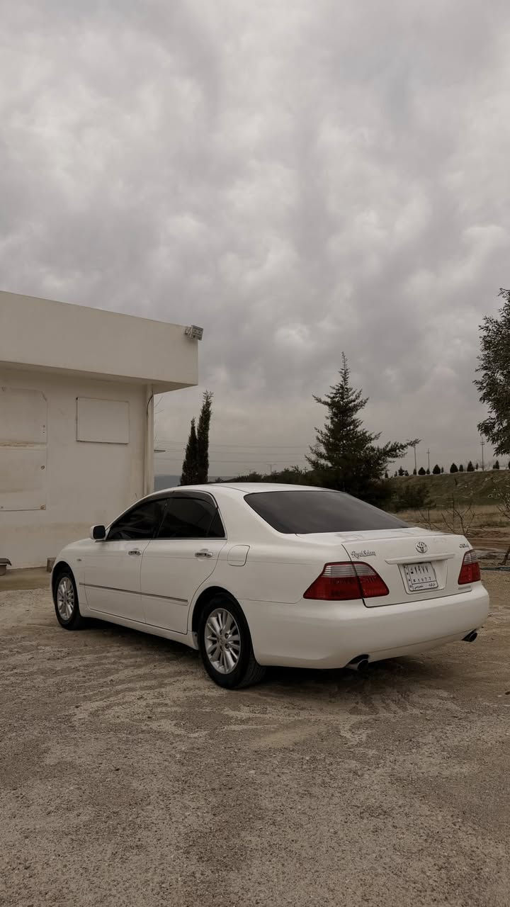 لەسەر ئیزنی ئەدمینی گوڵ 🌹
(شاهینە ٢٠٠٧ ساج مەلەکی)

١٨٠ی  مەکینە بچوکی گیڕ گەورە ئال توونی بازار
گیر مەکینە تەقەو ڕەقە بەشرت 
٢٥٠ی تەبعی مەسرەف تیا نییە ماڵی دووستە 
٢ پارچەی بۆیاخی یابانە 
بی دەعمو قرچو لیدراوی بە شەرت 
شوین سلیمانی 
***********
٧١ گەڵاو مەجالی کی زور کەم 
🤍
