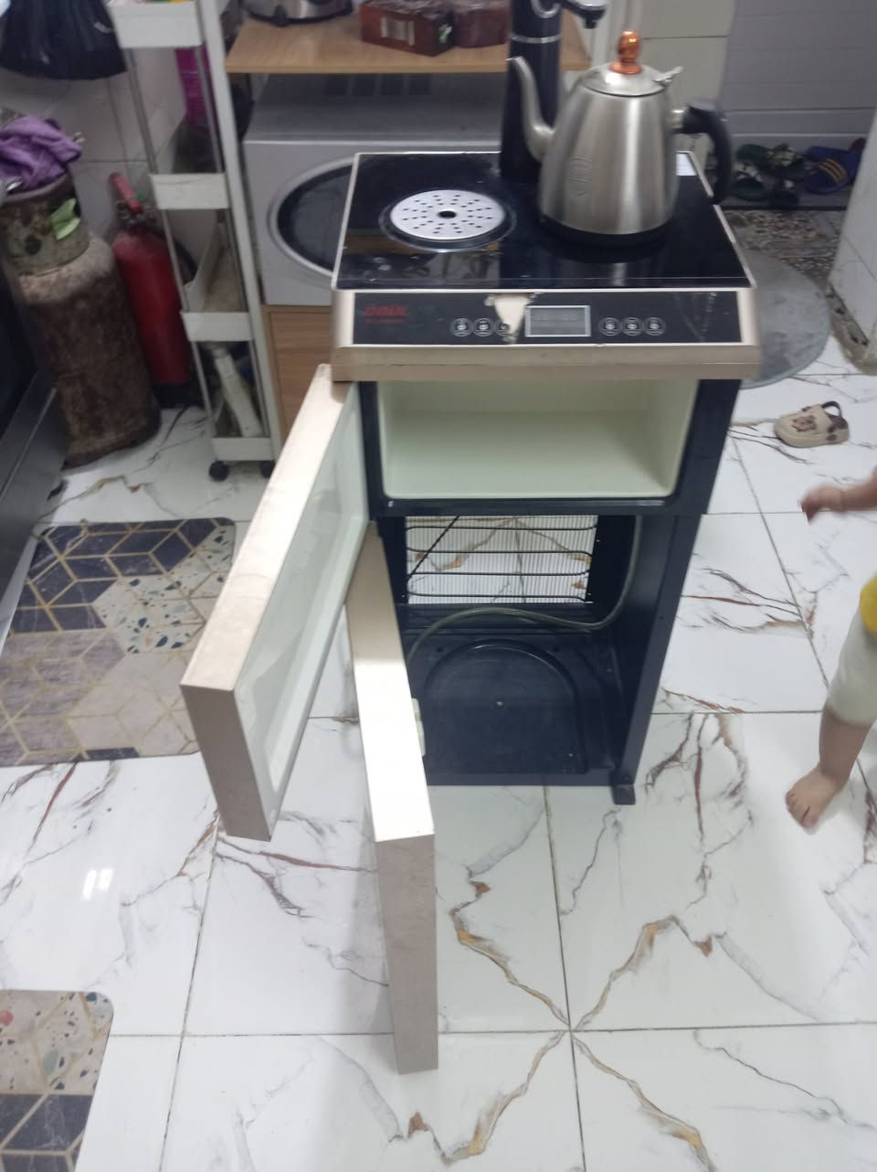 براد نضيف حار بارد شغال سعر 60 مكان لغزاليه بي ضرر بشاشه لمس مابيهة تأثير موضح بصوره مكان لغزالية ***********
