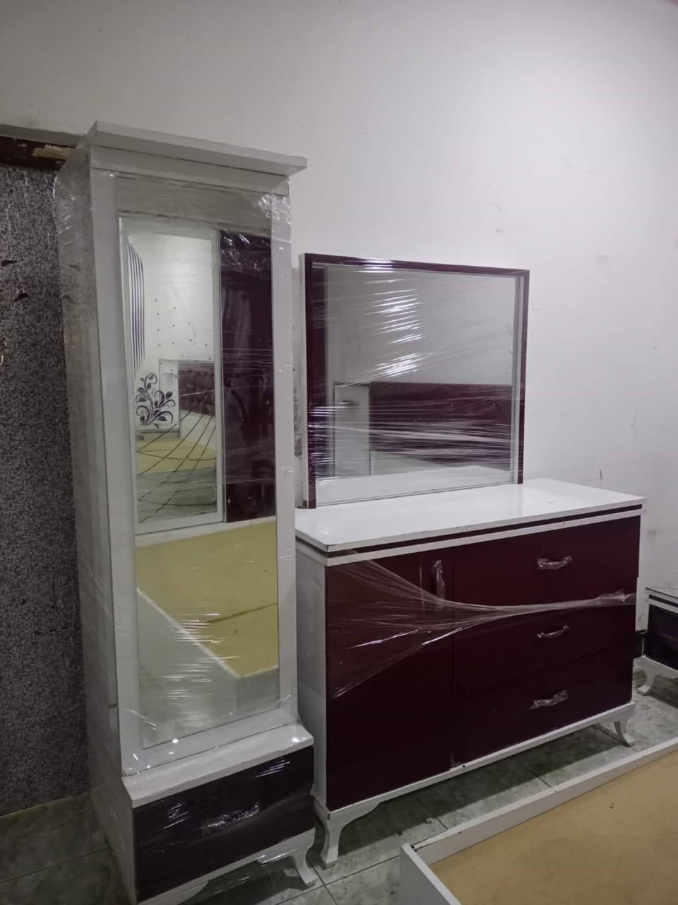 غرفه نوم للبيع شرط نظافه كامل سعر 450 الف شراي يخابر رقم مكان كركوك ***********
