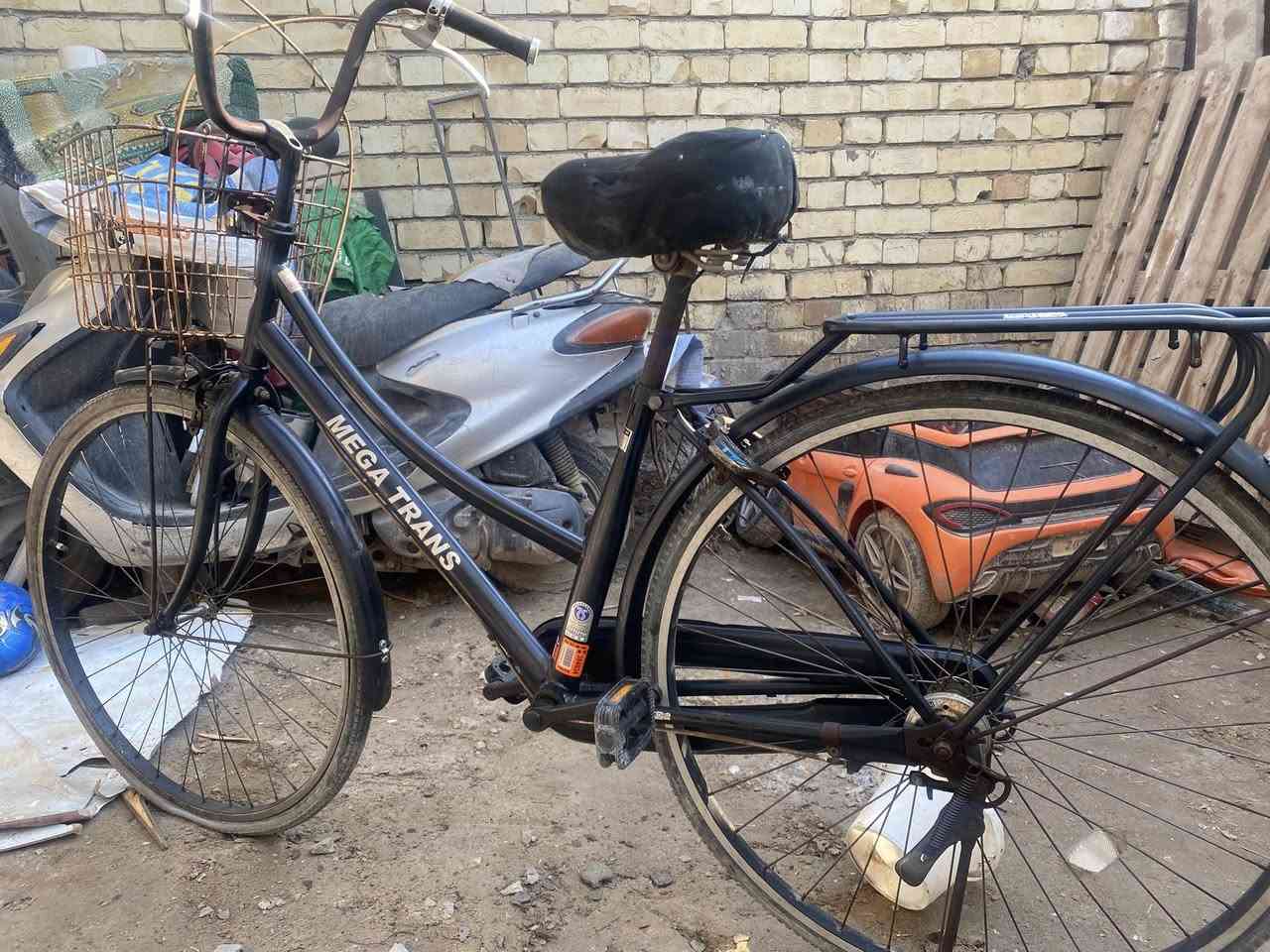 السلام عليكم بايسكل للبيع حجم ٢٧  جاهز مالي نقص بس التاير الأمامي نازل جان متروك السعر ٦٥ 
اتصال ***********. بغداد زعفرانية
