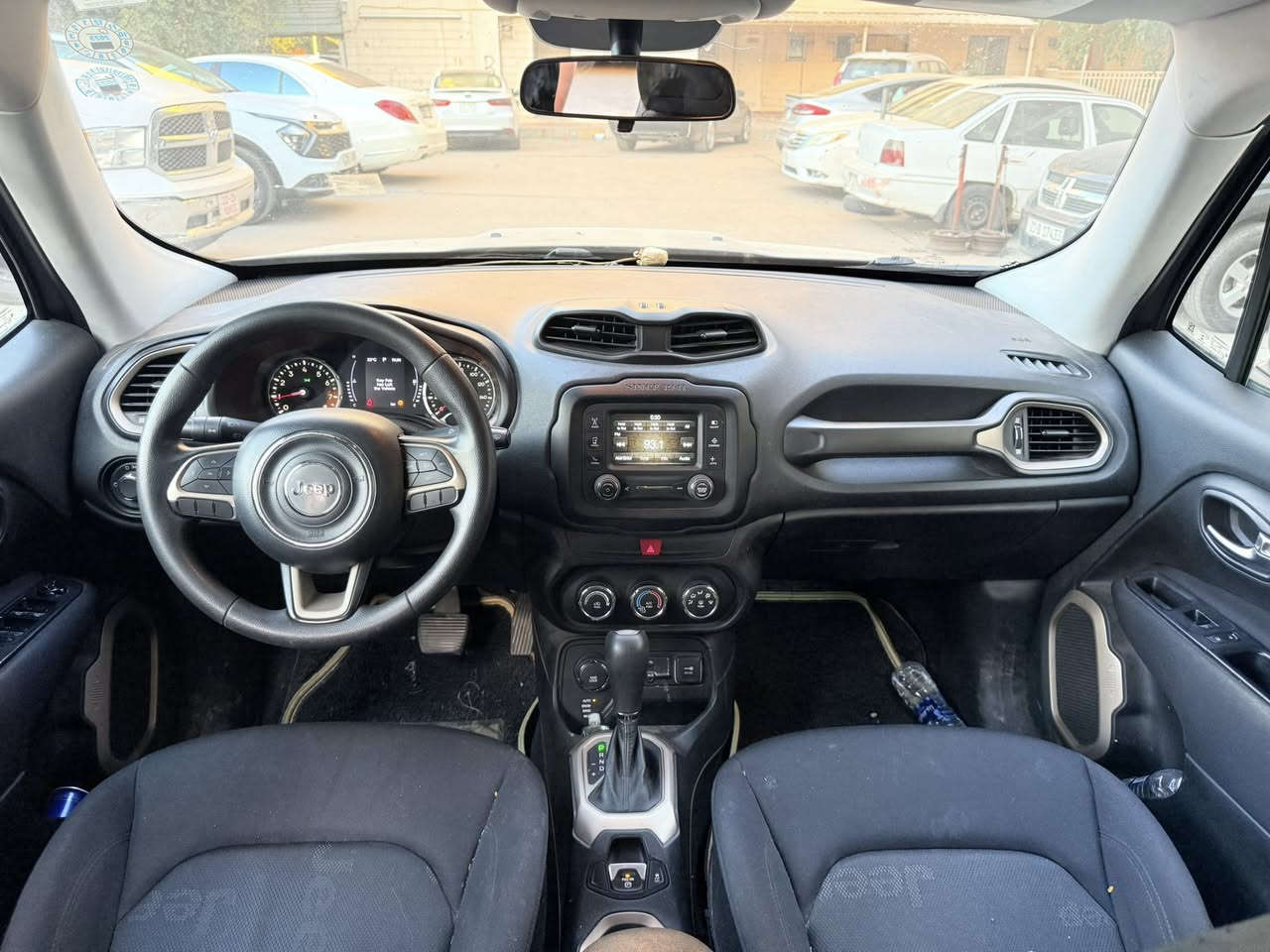 السلام عليكم 
للبيع Jeep رنكد      موديل(2017)
وارد امريكي   
صور الحادث مرفقه 
الموصفات 
بصمه 
شاشه كبيره
فول تحكم 
مكينه 2400 المرغوب 
سايد بريك بصمه 
فور ويل 
السعر 123$ مجال بسيط 
مكان السياره بغداد مجمع الصالحيه 
الهاتف ***********
