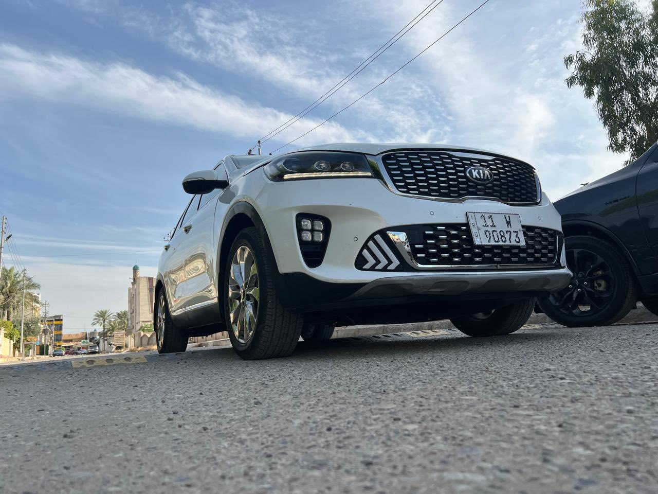 كيا سورنتو خليجي
رقم بغداد مشروع وطني
موديل ٢٠١٩ شكل ال٢٠
دبل شباك شكل الجديد 
لون ابيض 
٦ سلندر ٧ راكب 
فوووووول مواصفات بدون فتحة 
بصمتين: تشغيل وتقفيل 
بردات خلفية اصلية 
الباب الخلفي كهربا
كشنات جلد اصلي لونين
كشنات ٢ كهرباء
شاشة كبيرة اندرويد 
جي : بي: اس : خرائط طرق 
كامرة دوارة اصلية 
حساس امامي وخلفي 
مري شفط مع القفل 
تحكم استيرن فول 
حاكية : ابلوتوث: اوكس 
كيجات السرعة زئبقية 
شاشة الدشبول الكترونية 
نظام ايكو درايف 
نظام سبورت ورياضي وعادي 
تبريد ابيانو لمس 
تبريد ٣ قطع ثلج 
مانع انزلاق وانحدار 
اضواء ترحيب بليدات 
علامة سورنتو بلدوسة 
لد امامي وخلفي 
لايت زنون اصلي 
اشاير بلمري 
يدات نيكل اصلي 
ويل اكروم ١٩
تخم تاير جديد لك 
ماشية ٧٤الف اصلي 
لايت اسود ٥ عدسات 
كير ومكينة وصدر وحدادية وتبريد كفالة عامة 
بدون ضربة وتبديل واسخوط وبارد ورصعات وصبغ عدى كارت صغير فقط يم الرقم الخلفي
سيارة جديدة ومال بيت مابية اي نقص 
الرقم الدولي الجديد/ هزة جديدة/ سنوية جديدة 
كتلوكات الشركة موجودات// البصمة الثانية ممستخدمة// 
السعر ٢٢٣$
***********
