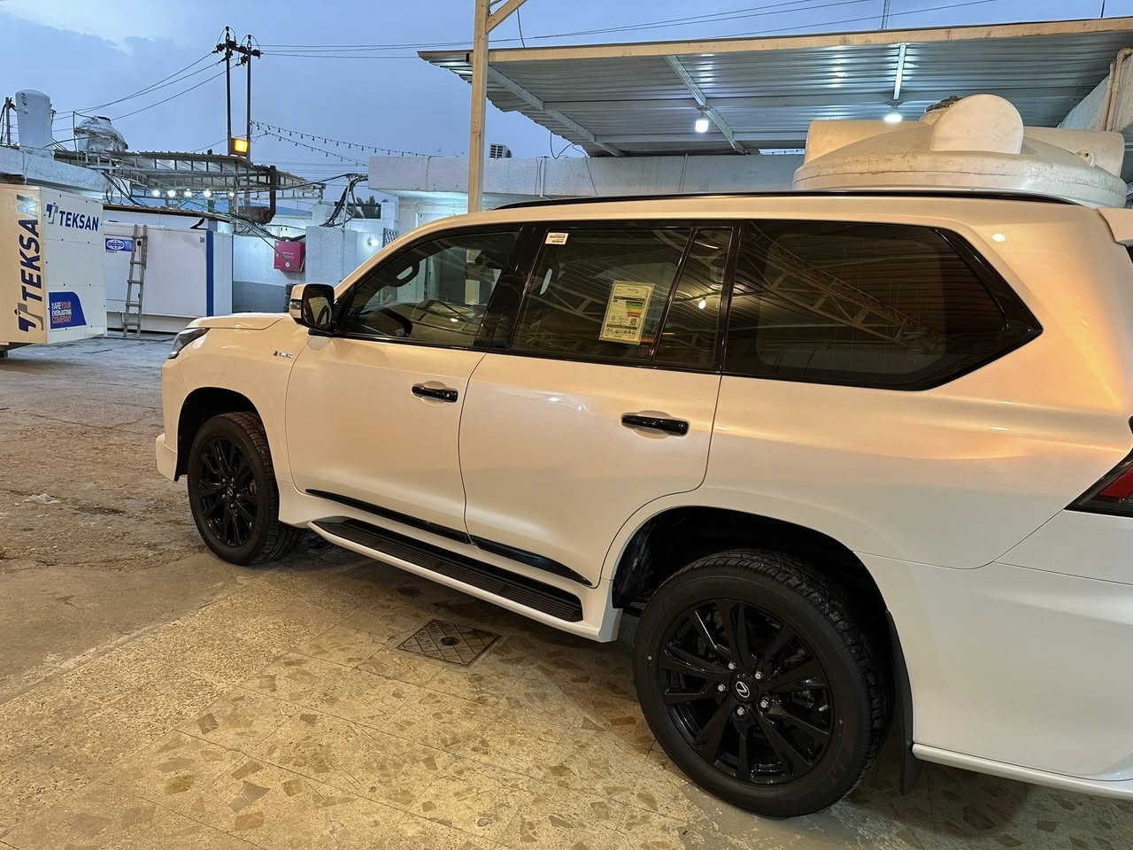 السلام عليكم لكزز 2019 كورو اصل داخل كورو واحمر سقف اسود رقم بغداد مميز عداد مسافه 40 الف حقيقي صيانه دوريه في شركه لكزز السيديه سعر 85 الف مكفوله كفاله عامه من الشخط والرصعه سياره جديده جدا مكان السياره النجف الاشرف ***********
