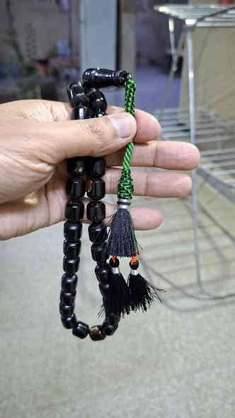 يسر بحر احمر كصه كويتي مقاس ١٢×١٤ .عدد الخرز ٤٥ وزن ٨٥  غ تقريبا . قطعة مكفولة من التصليح ملمس ناعم سواد تعريگ وفاير يخبل بصرة *********** سعر 250
