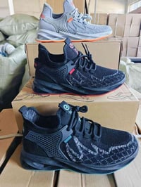 ١٠٠٠زوج • مقاس ٣٩-٤٤ • مكس شوز