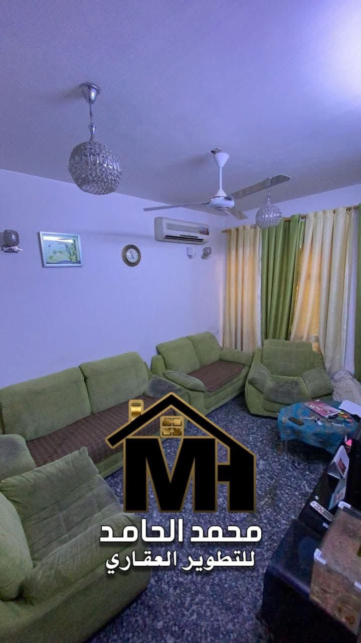 للايجار في السيديه
دار سكن نضيف موقع ممتاز 
المساحه 65م واجهة 5م مدخلين 

يحتوي على: الطابق الاول 
مدخلين صاله ومطبخ وخدمات رئيسية 
الطابق الثاني غرفتين نوم وخدمات رئيسية 
الطابق الثالث غرفة نوم وخدمات 

الموقع السيديه شارع شارع النخيل ثاني عقار عن شارع النخيل موقع ممتاز 

ملاحضه الدار يسلم فارغ غير مؤثث 

للاستفسار ***********
