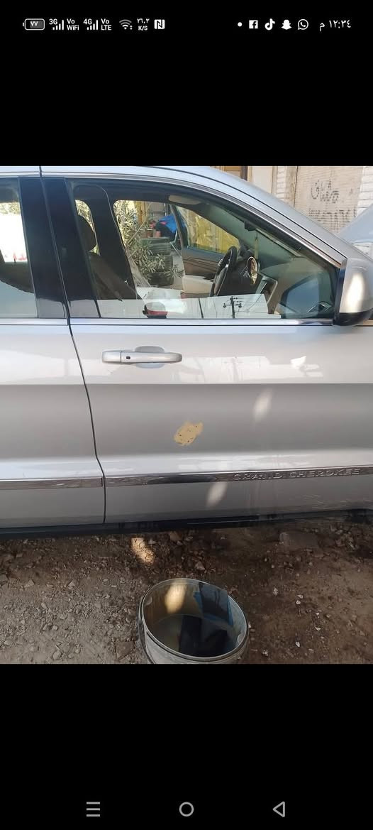 السلام عليكم
جيب 2012 وارد امريكي كلين تاتل 
مواصفات بصمه تشغيل على البعد وترحيب
شاشه جبيره قلاب 
مري كهرباء 
كامره خلفي 
حساسات 
منضومه زنون اصليه 
تحكمات ستيرن 
مثبت سرعه 
محرك 3600 سته سندر جديد 
كير جديد 
تخم تاير جديد 
ويل 20 جديد 
تبريد قطعتين ثلج 
صدر امامي وخلفي جديد 
كشنات جلد بلادي وبيه تغليف 
كشنات كهرباء 
سياره جديده  
ملاحظة سيارة بدون حادث
رقم بغداد دوالي جديد هزه جديده شرط تحويل 
لبيع سعرها 162  وبيه مجال بصيط  
استفسار اتصال ***********
مكان سيارة واسط الصويره
