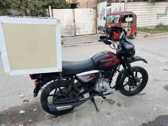 السلام عليكم بوكسر موديل 2023 مرقم  باسمي تحويل ثاني يوم الدراجه جديده ماشيه19 الف بس مكفوله كفاله عامه ضمان يوم فحص اي خلل بيها ترجع الدراجه 
 رايدها ب 2450
*********** متواجد واتس اب 

المكان زيونه شارع الربيعي
