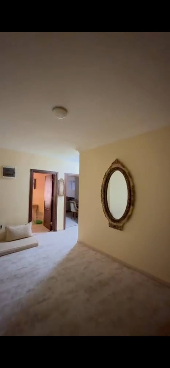 شقة للبيع في مجمع افروستي تناهي / دهوك بحالة جيدة جدا نوع B سويت بها مستاجر دائمي في حالة الاستثمار 

‼️  اذا كنت ترغب في بيع شقتك في مجمع افروستي او اي مجمع اخر داخل مدينة دهوك يمكنك التواصل معنا على الارقام التالية ادناه

‏‎الطابق /  9
‏‎الاتجاه / شمال غرب
نوع / B 
مساحة / 186 م

‏‎ غرف نوم عدد 3 (واحدة سويت)/ غرفة استقبال /  مطبخ /  صحيات / 2 بلكونة

‏‎للاستفسار 
مكتب VIP تناهي للعقارات / دهوك

*********** /  ***********

‏‎ او على الماسنجر أو الواتس اب
‏#duhok #عقارات #دهوك #عقارات_للبيع #explore #fyp #viral #instagram⁩ #بيع #شراء #شقة #مجمع #سكني #نينوى #موصل #اربيل #سليمانية #بغداد #افروستي #استثمار #شقق #تناهي #افروستي  #فرنسية١ #فرنسية٢
