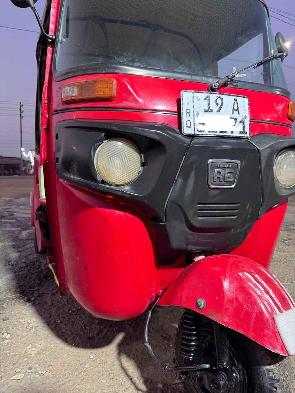 السلام عليكم تكتك ميدل 18طالع ب19رقم وسنوية رقم كربلاء وسنوية بصرة رعيها الشرعي بلبصرة  تجفيت شركة قبل 10تيام من جفتتها كلج جديد ضفيره جديده كهربائية كله شغاله كلج جديد القمجيات كلها جدد تكتك الخياس البيه بس هاذ  بلصوره  التكتك مصوغة جملية بعد احله من الصور السعر 4500عنوني البصره القرنه رقمي ***********ملاحظة المصلح يگول بيه مكينه 22
