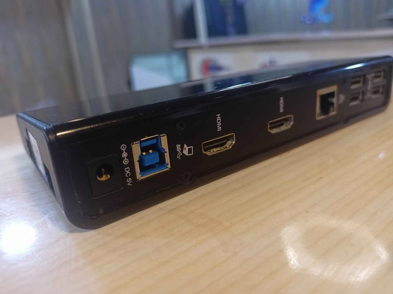 قاعدة شحن لأجهزة الكمبيوتر المحمول (Laptop Docking Station) من شركة i-tec.

تُستخدم هذه القاعدة بشكل أساسي لتحويل الكمبيوتر المحمول (اللابتوب) إلى محطة عمل متكاملة عن طريق توصيل سلك واحد فقط بالكمبيوتر. تتيح لك القاعدة توسيع منافذ اللابتوب المحدودة وتوصيل العديد من الأجهزة والملحقات الإضافية في نفس الوقت
مع خاصية توصيل شاشات عدد 2

السعر 35 الف يشمل التوصيل لكل محافظات العراق... موصل, نينوى


**إذا كنت صاحب هذا الإعلان وتريد حذفه لأي سبب، رجاءا أرسل رسالة إلى الدعم الفني**