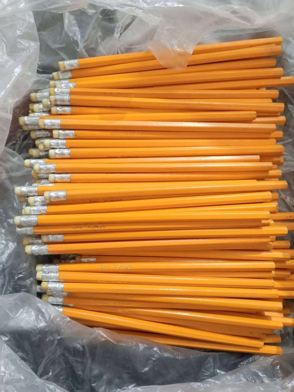 عندي هاي الأقلام القديمه ١٨٠ قلم إلي يفيدنه يخلي سعر


**إذا كنت صاحب هذا الإعلان وتريد حذفه لأي سبب، رجاءا أرسل رسالة إلى الدعم الفني**